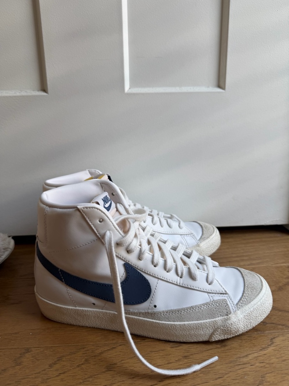 Nike blue and white trainers - Picture 6 of 6